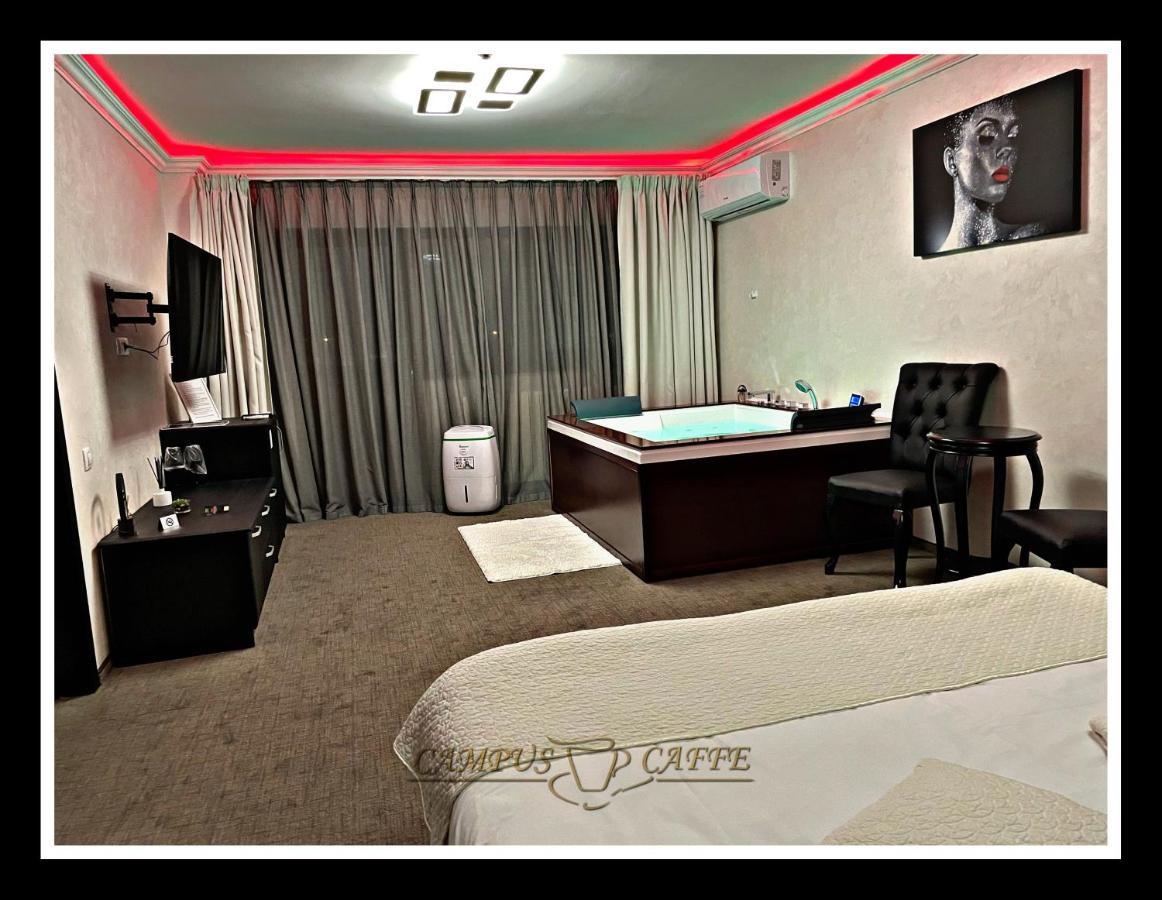 Campus Caffe Mansion Hotel Buzau Luaran gambar